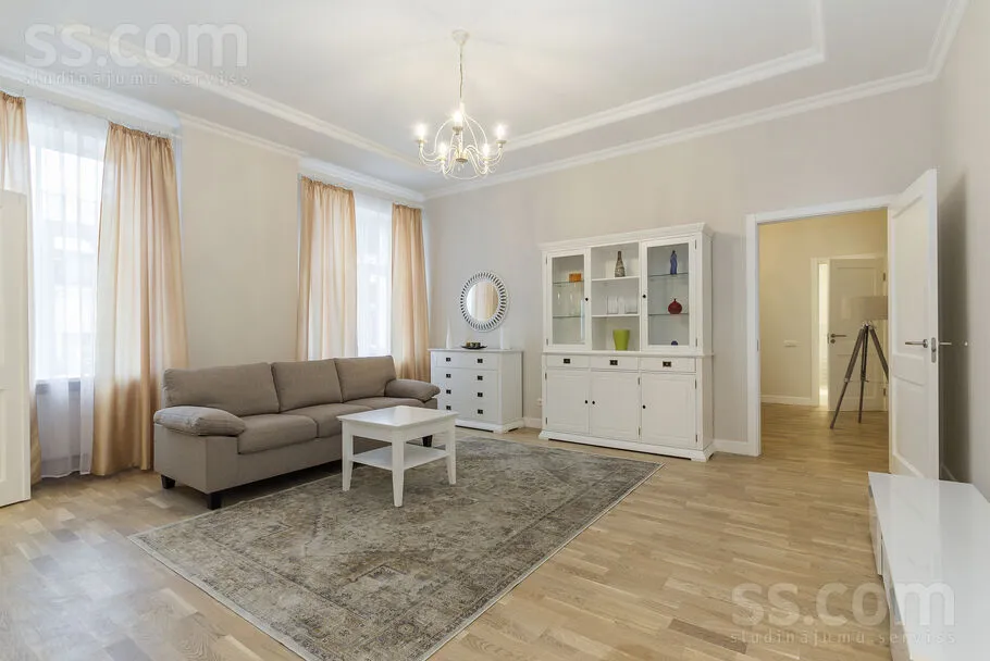 Elutuba - Modern Apartment with Courtyard View in Riga Centre