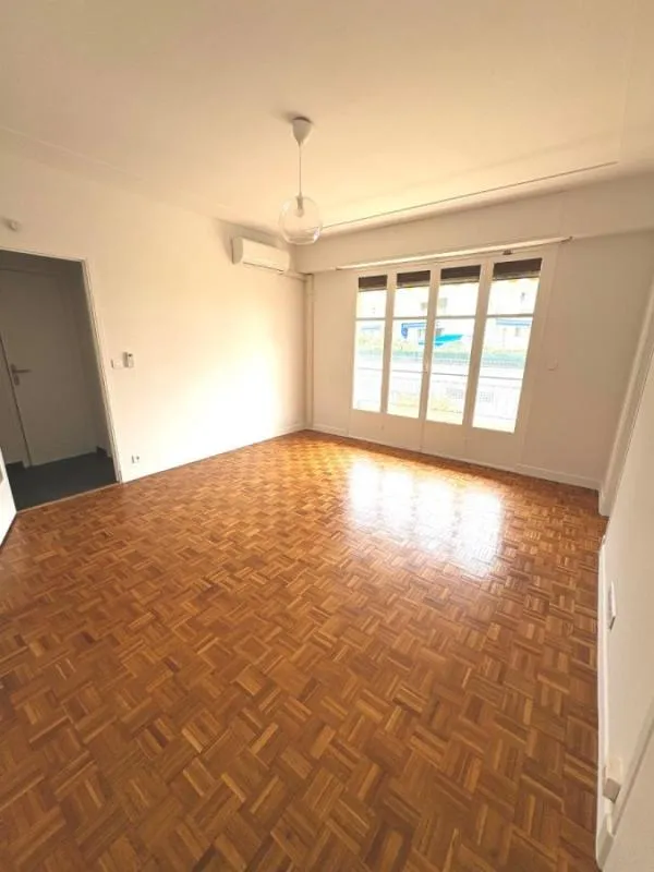 Séjour - Appartement 1 Chambre avec Balcon à Cimiez