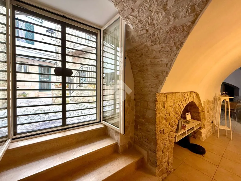 Toad - Characterful 3-Bedroom in Bitonto's Historic Centre