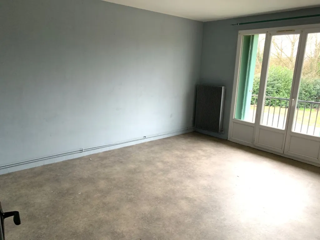 Toad - 3-Bed Apartment with Balcony in Digoin