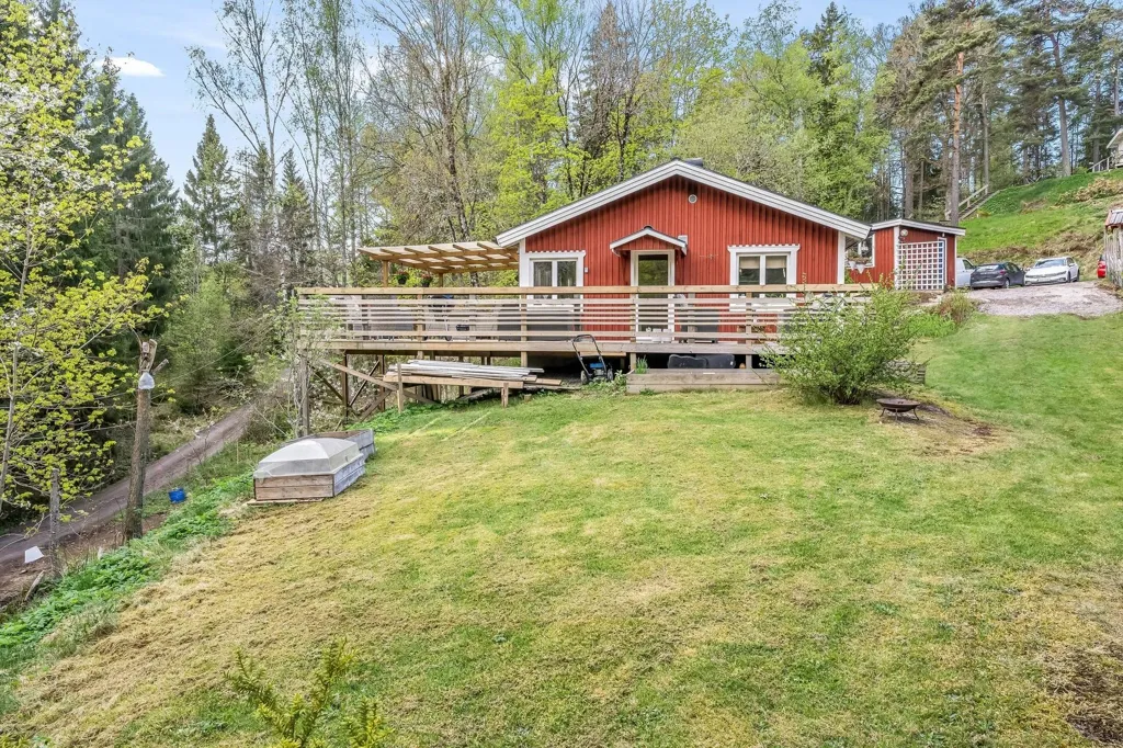 Aed - Charming Cottage with Garden in Norrköping
