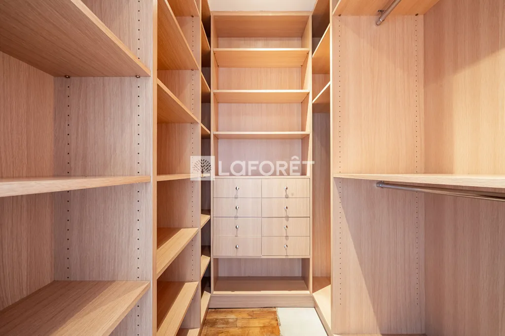 Toad - Charming Flat with Sky View in 9th Arrondissement