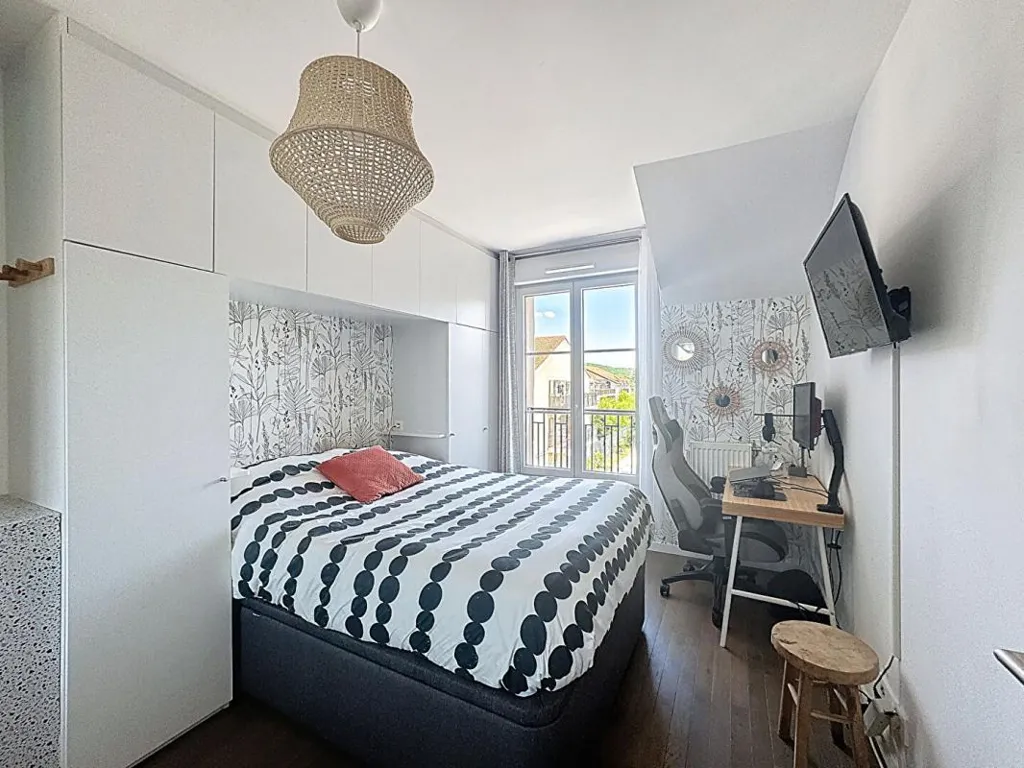 Chambres - Appartement 3 Pièces avec Balcon au Dernier Étage à la Lisière de la Forêt