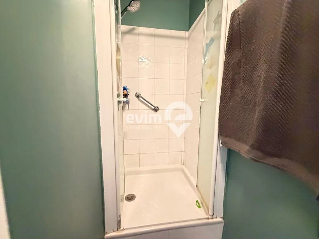Vannitoad - Spacious 4-Bed Flat Near Gare in Dynamic Area