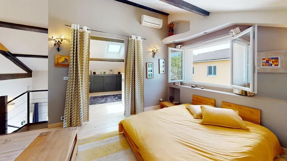 Chambres - Maison Rénovée avec Garage à Vaulx-en-Velin