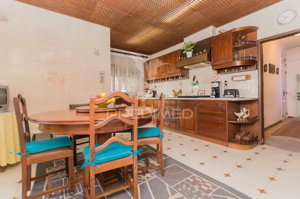 Söögituba - Classical 1970s House with Pool Space in Belverde