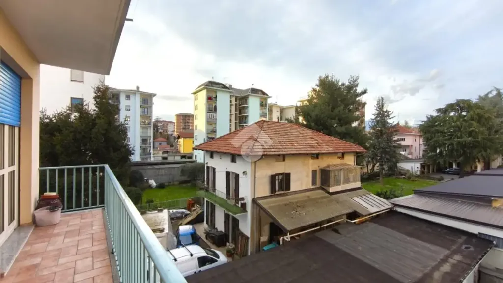 Balcony - Central 4-Bed Apartment with Balcony in Cossato