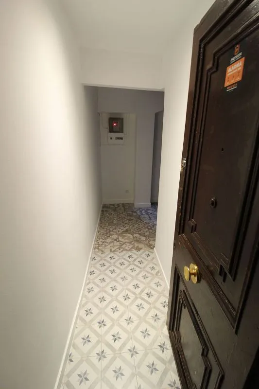 Esik - Renovated Flat with Air Conditioning in Barcelona