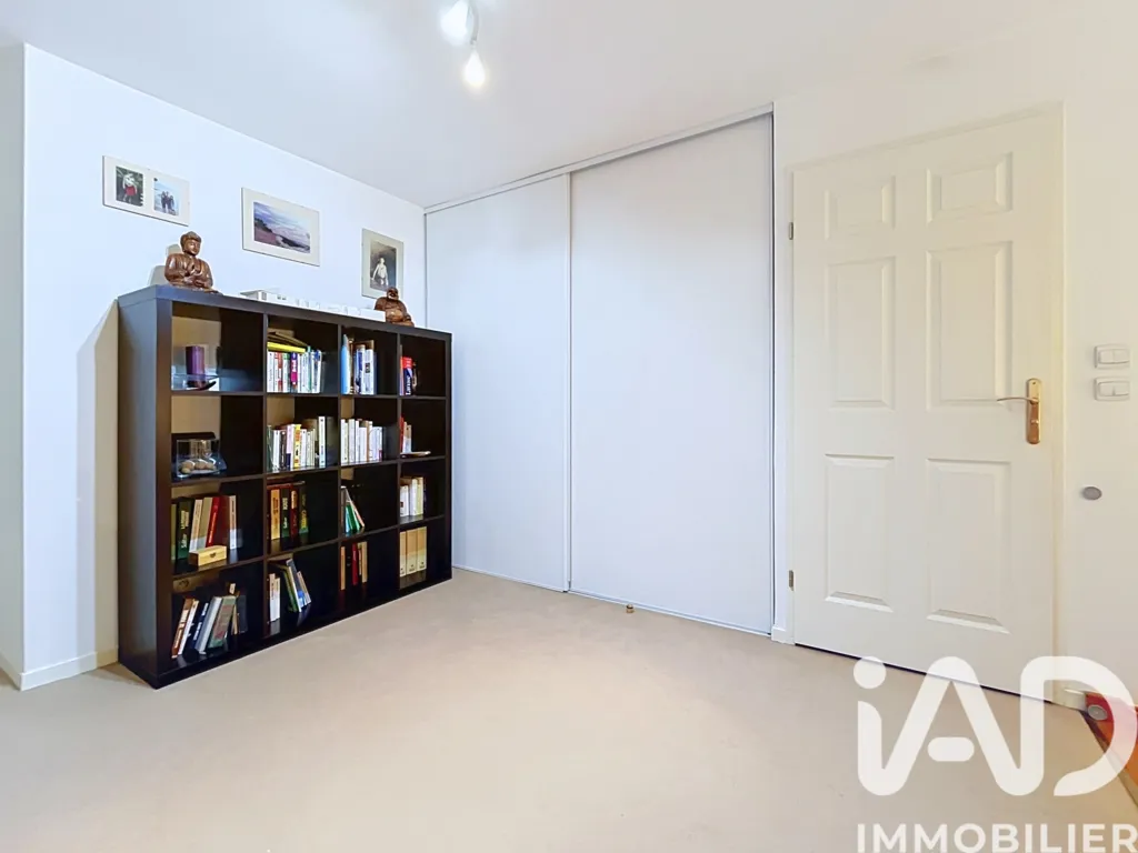 Bedrooms - Duplex Apartment with Terrace in Emerainville