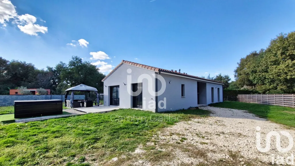 Jardin - Maison contemporaine avec terrasse à Saint-Étienne-de-Tulmont