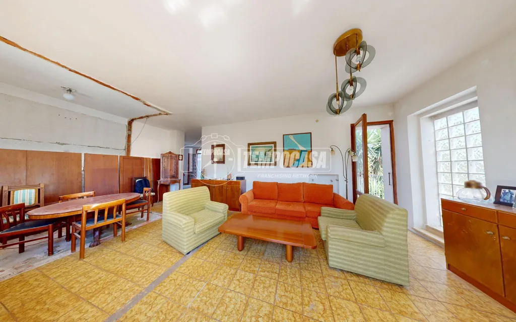 Séjour - Triplex Villa with Private Garden in Sassari