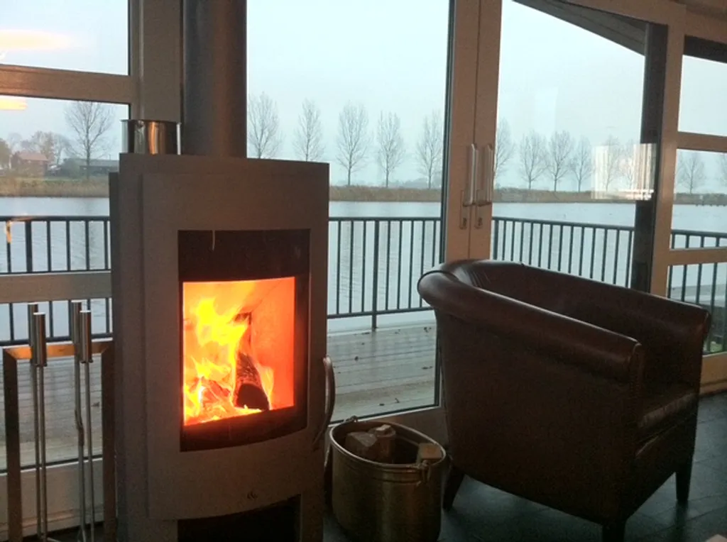 Elutuba - Floating House with Private Dock in IJsselmuiden