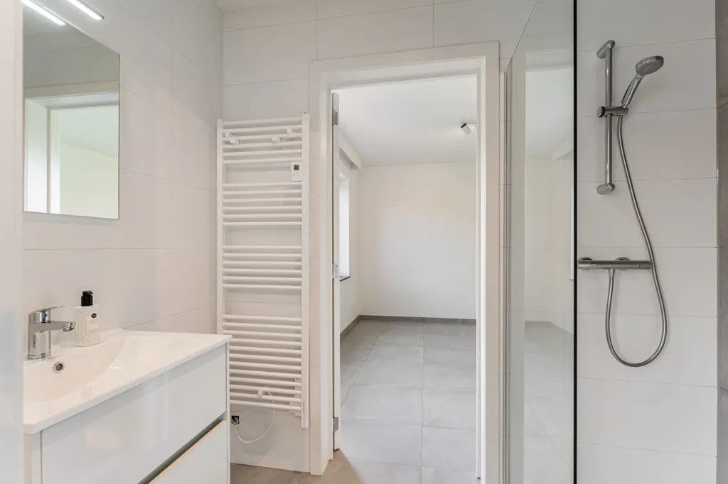 Bagni - Eco-Friendly House with Solar Panels in Hageland