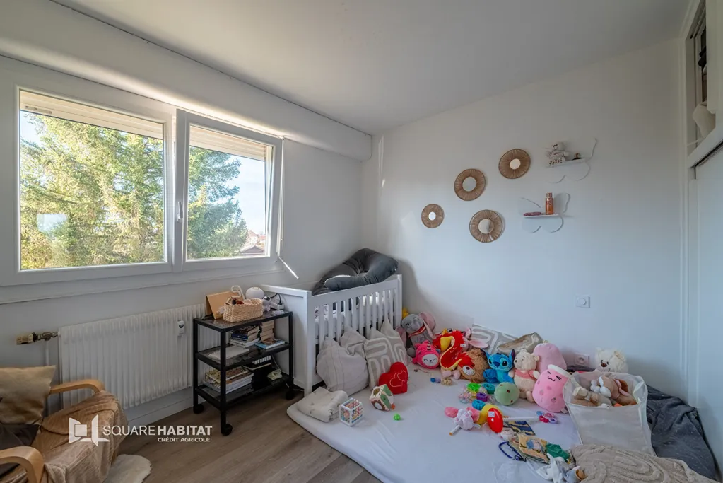 Chambres - Appartement rénové avec loggia à Frasne