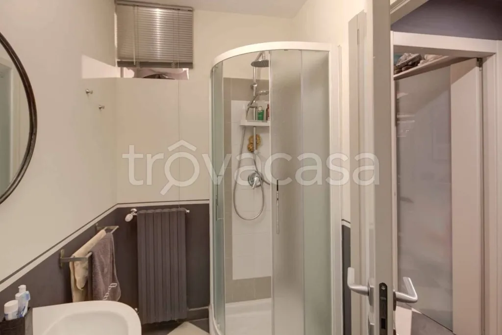 Salles de bain - Ground Floor Apartment with Garden in Moncalieri