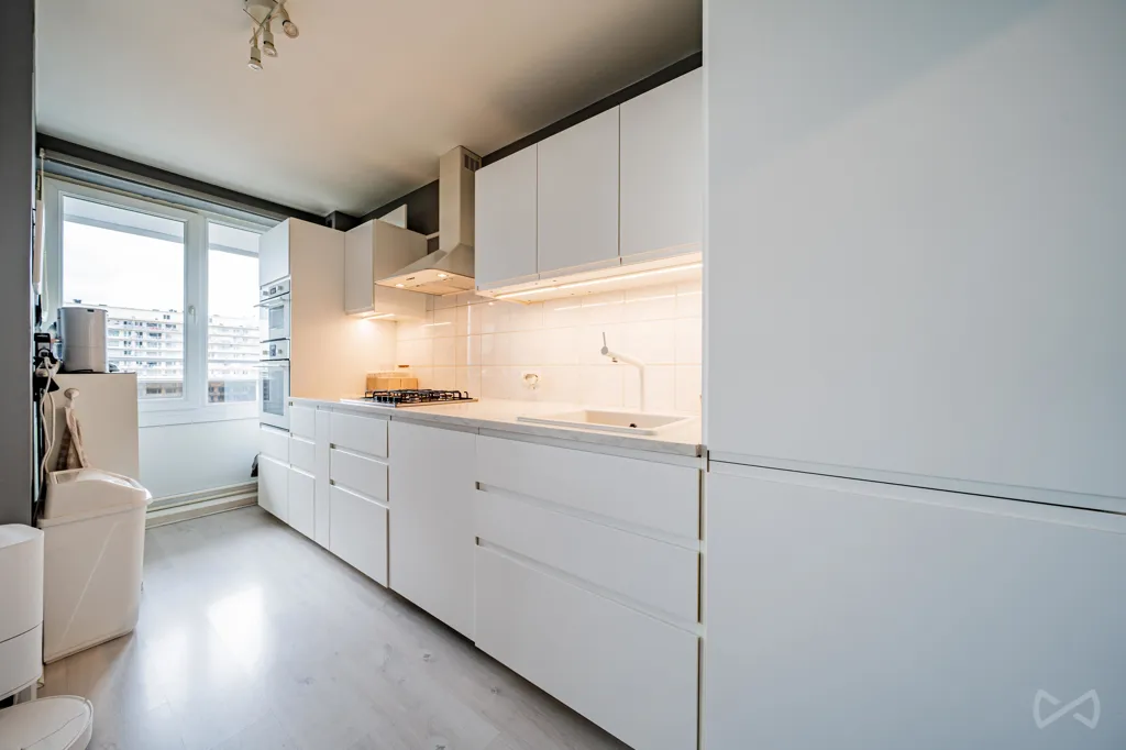 Köök - Bright Apartment with Balcony on Marius Renard