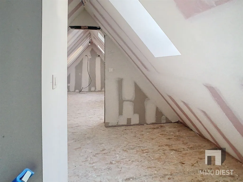Appartement Rénové avec Terrasse à Diest