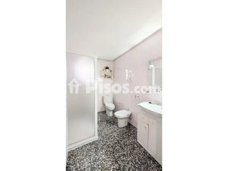 Bagni - Spacious East-Facing Flat with Balcony in Sector Quinto