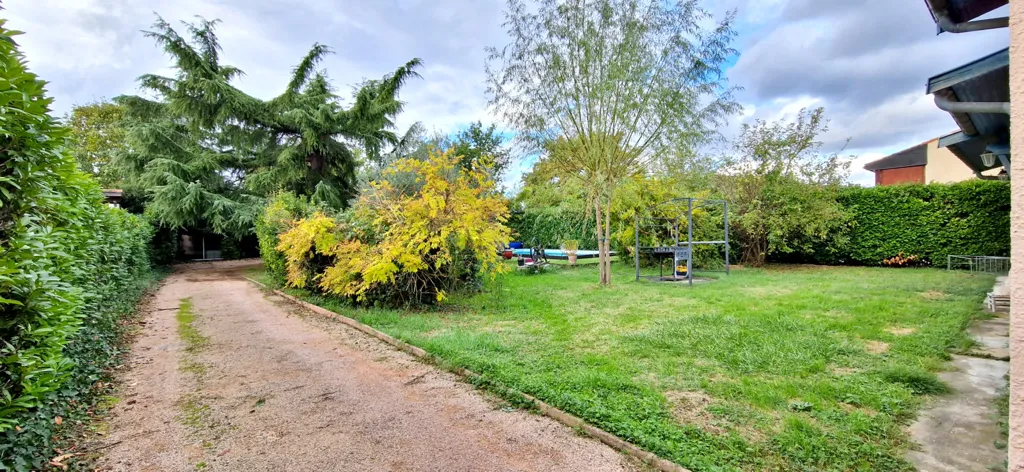 Jardin - Maison avec Piscine et Jardin à Cepet
