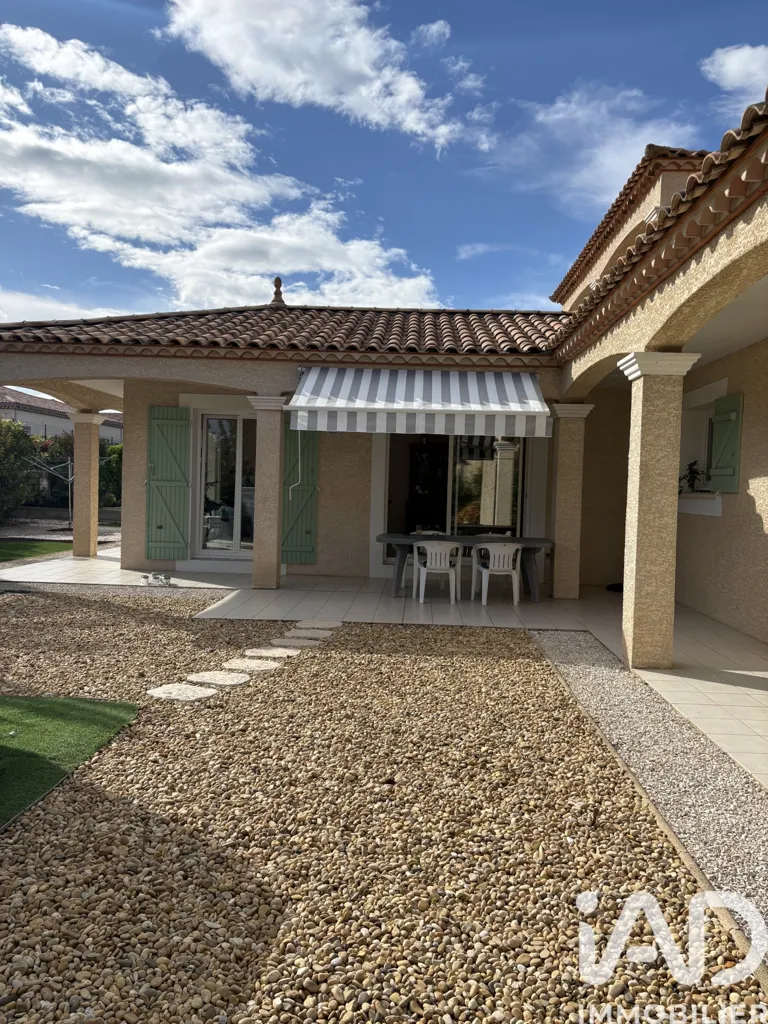 Terrass - Mediterranean-Style House with Terrace in Caux