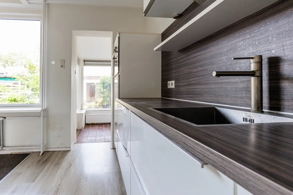 Cuisine - Corner House with Garden in Puttershoek