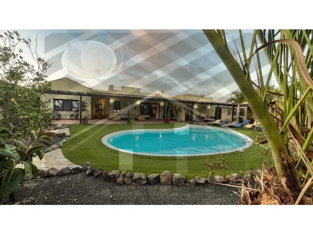 Bassein - Luxury Villa with Dual Pools in Lajares