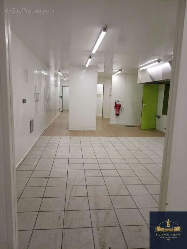 Esik - Renovated Commercial Space in Maroeuil