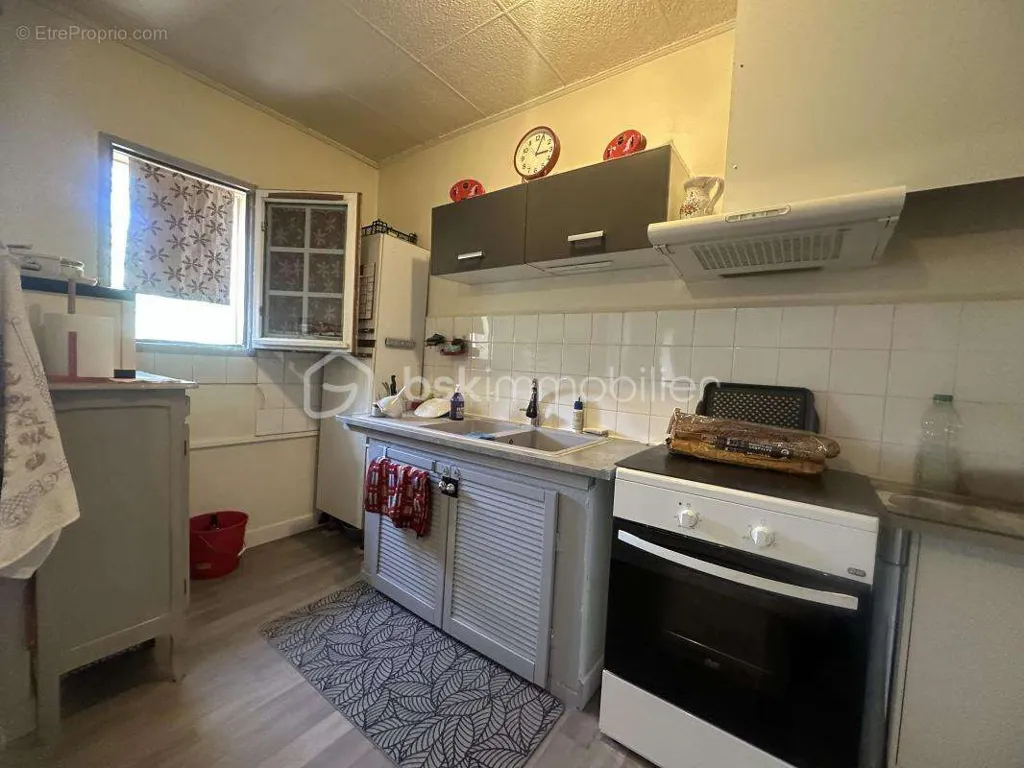 Cucina - Apartment Block with Parking in Saint Martin de Valgalgues
