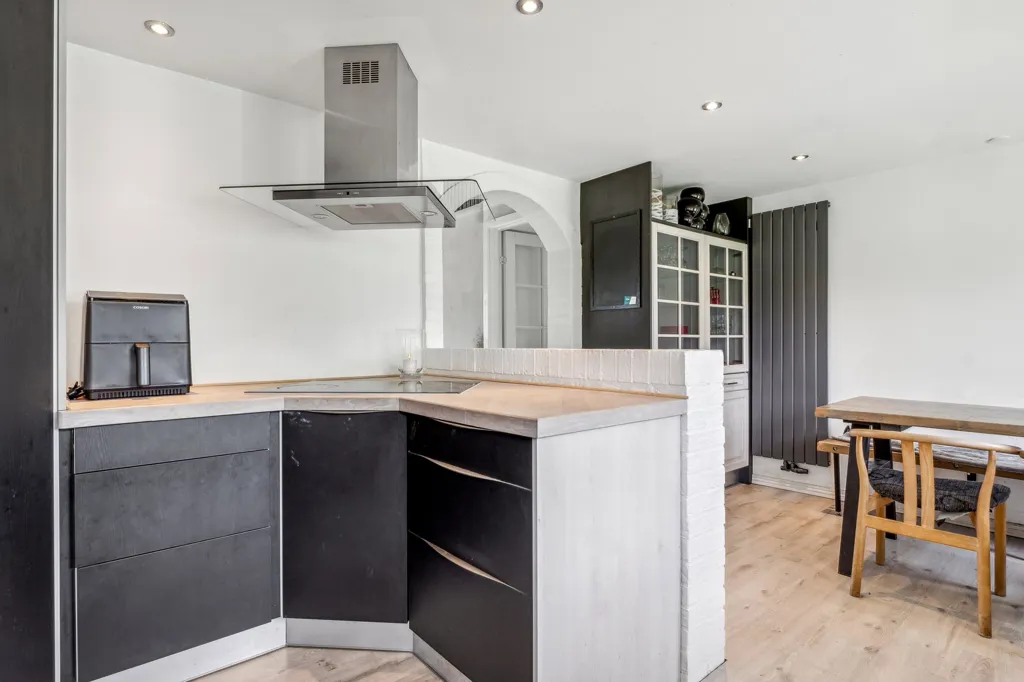 Cuisine - Villa with Professional Workshop in Ferritslev