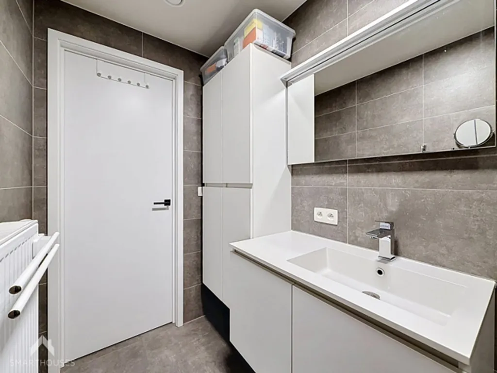 Vannitoad - Modern Apartment with Terrace in Roeselare