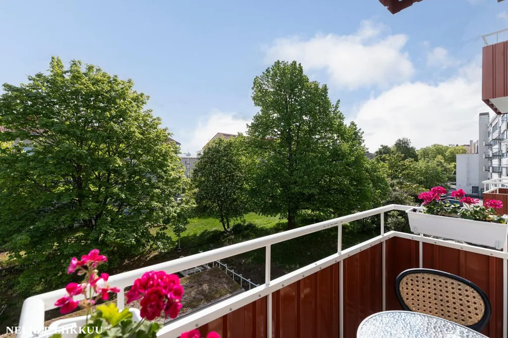 Balcon - Modern Apartment with Balcony in Hermanni
