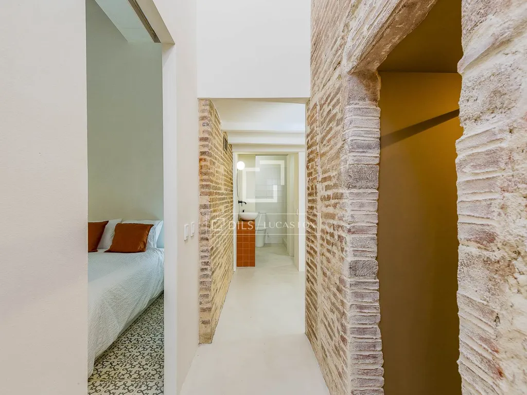 Entrée - Renovated Apartment with Mezzanine in Eixample, Barcelona