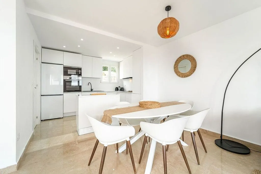 Söögituba - Duplex with Pool and Terrace in Manilva