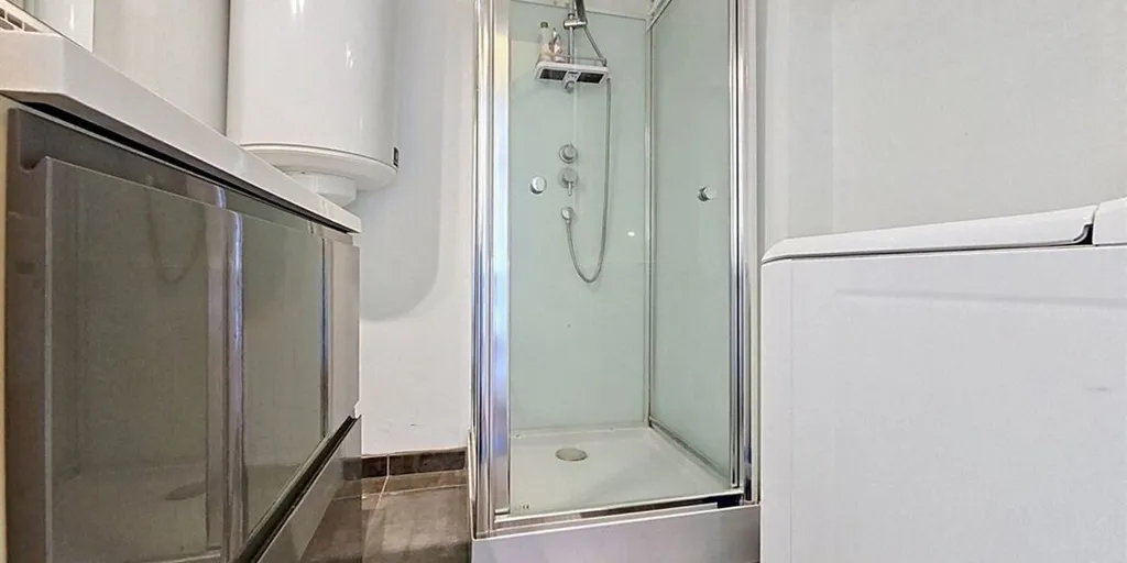 Salles de bain - Appartement avec Balcon près de la Mer à De Panne