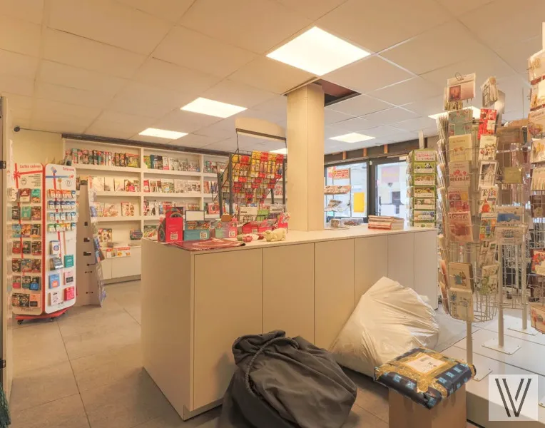 Pièces - Commerce à Louer avec Excellente Visibilité à Izegem