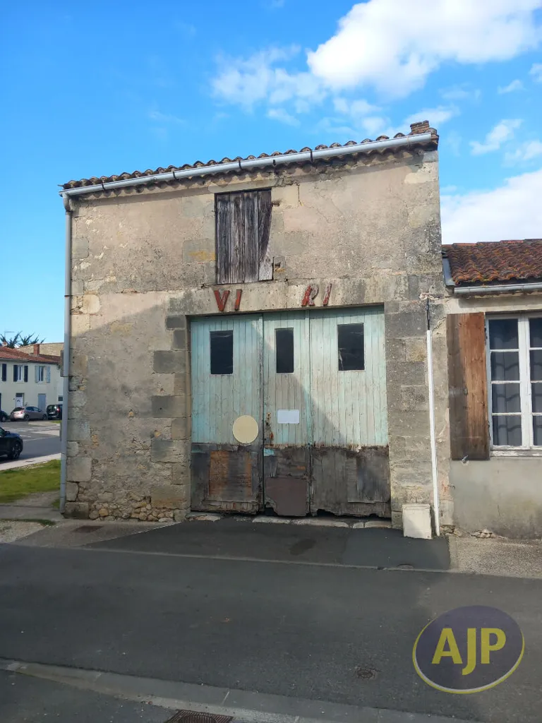 Extérieur - Garage en Centre-Ville à Lesparre-Médoc