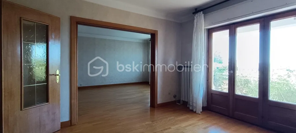 Rooms - Character House with Garden on Morhange Heights
