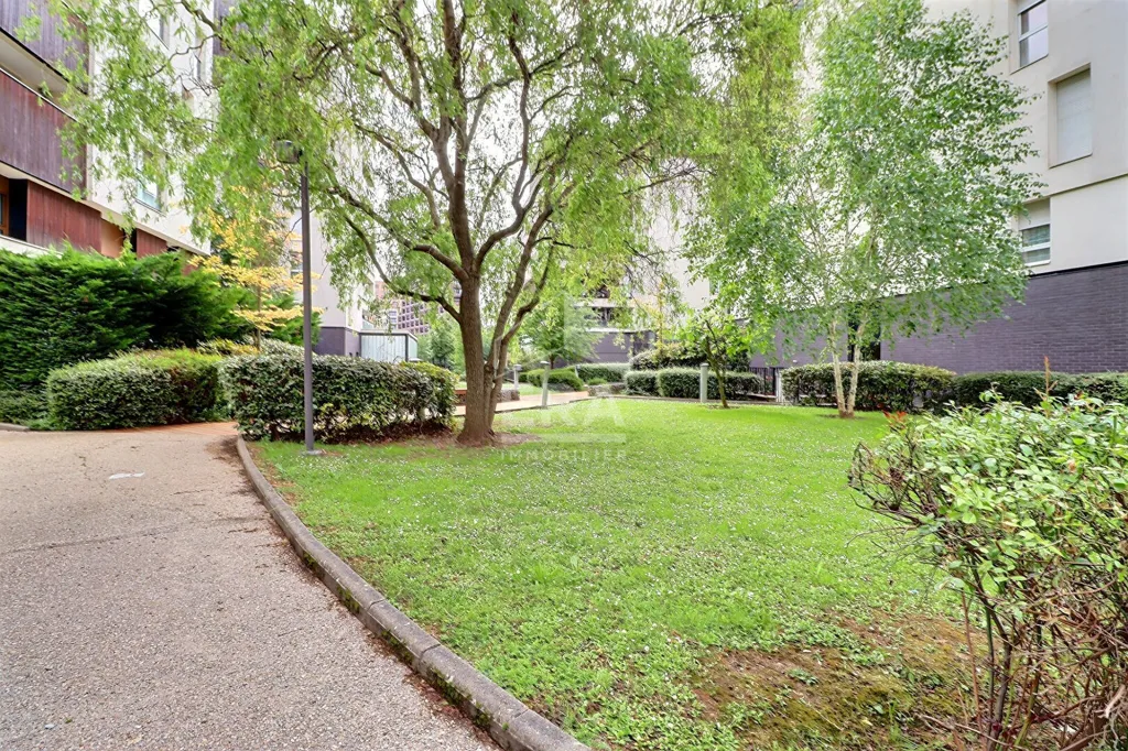 Jardin - Appartement 2 Pièces avec Terrasse à Bobigny