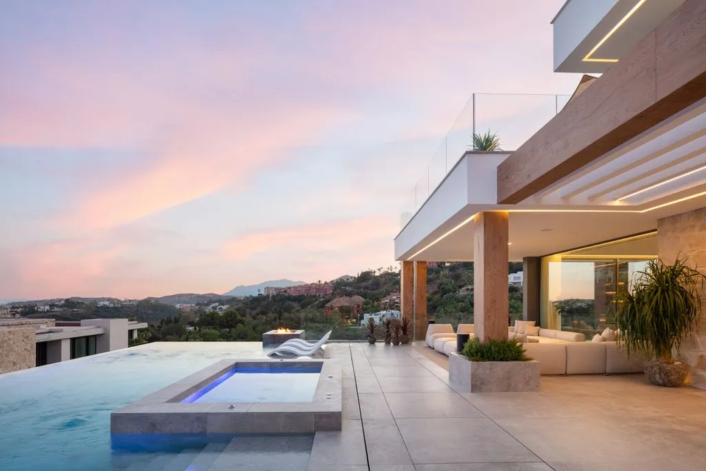 Piscine - Luxury Villa with Panoramic Sea Views in Benahavís
