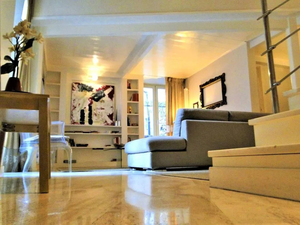 Elutuba - Luxury Apartment with Balcony in Rome