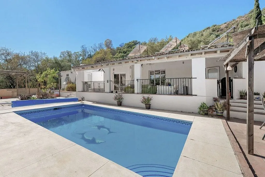 Bassein - Rural House with Pool in Estepona