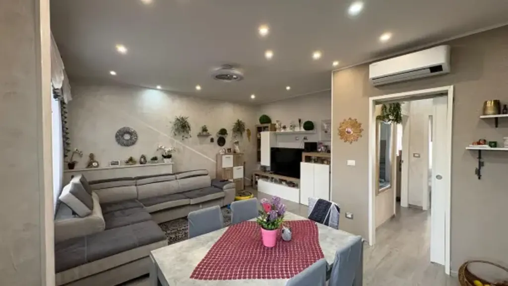 Soggiorno - Rearranged Apartment with Balcony in Asti