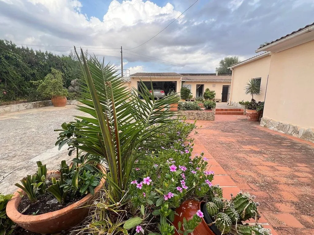 Aed - Rustic House with Pool in Reis Catòlics