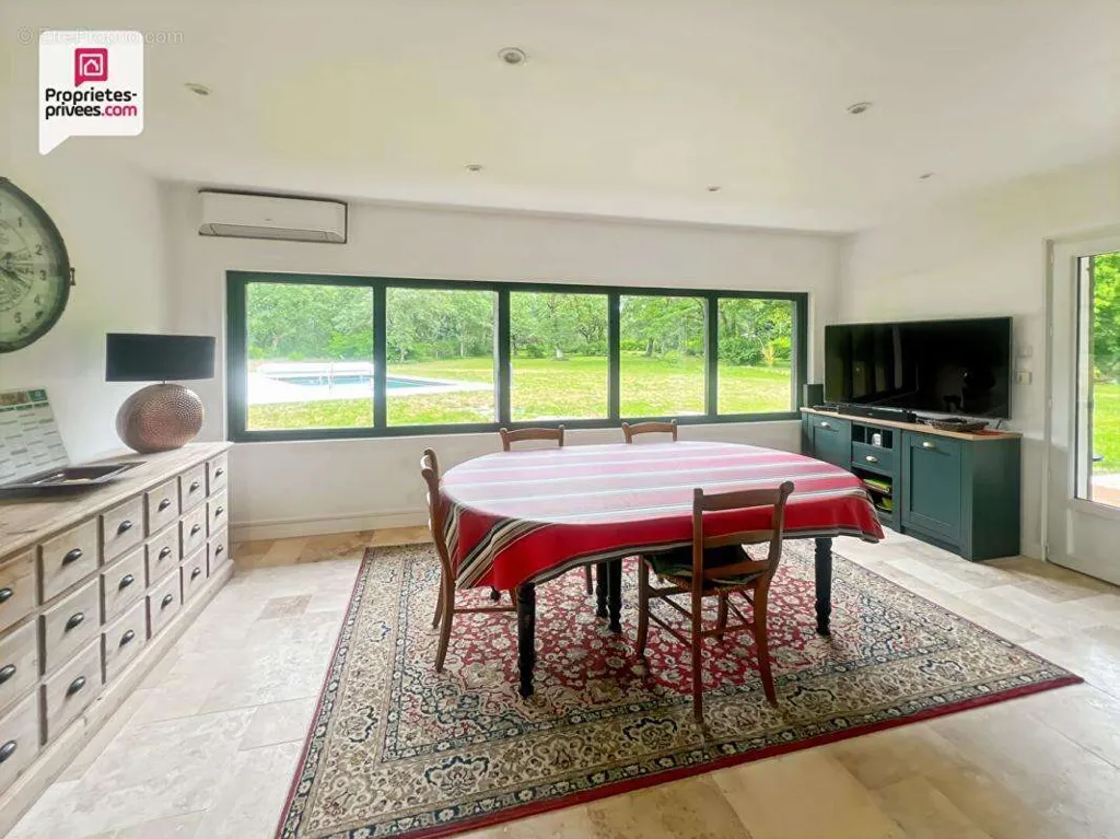 Salle à manger - Propriété en Pierre avec Piscine et Gîte à Saint-Michel-de-Castelnau