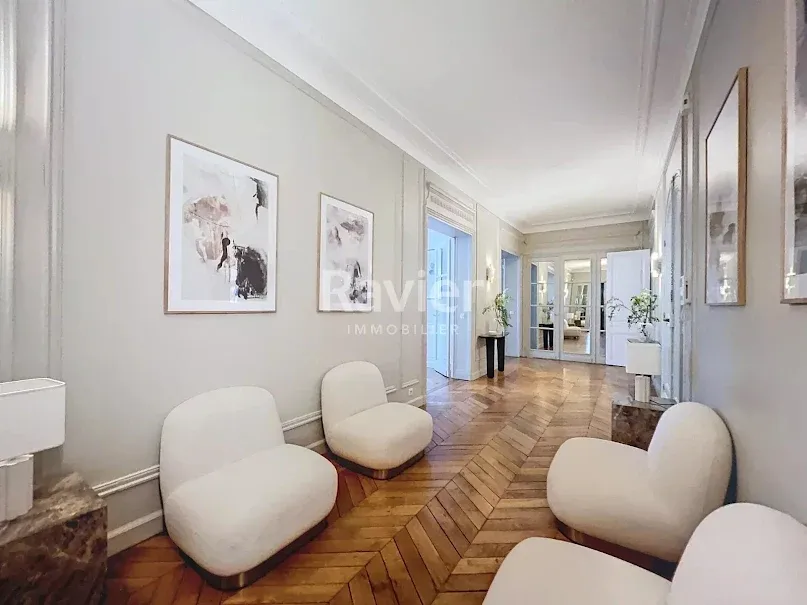 Entrée - Appartement Meublé avec Vue Tour Eiffel à Paris 7ème