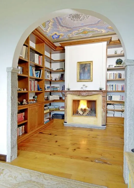 Bureau - 18th Century Villa with Park in Trontano