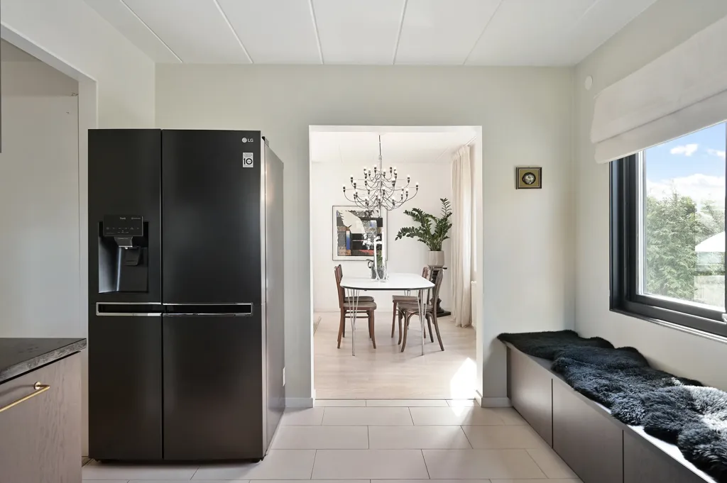 Cuisine - Fully Renovated Villa with Sunny Garden in Järfälla