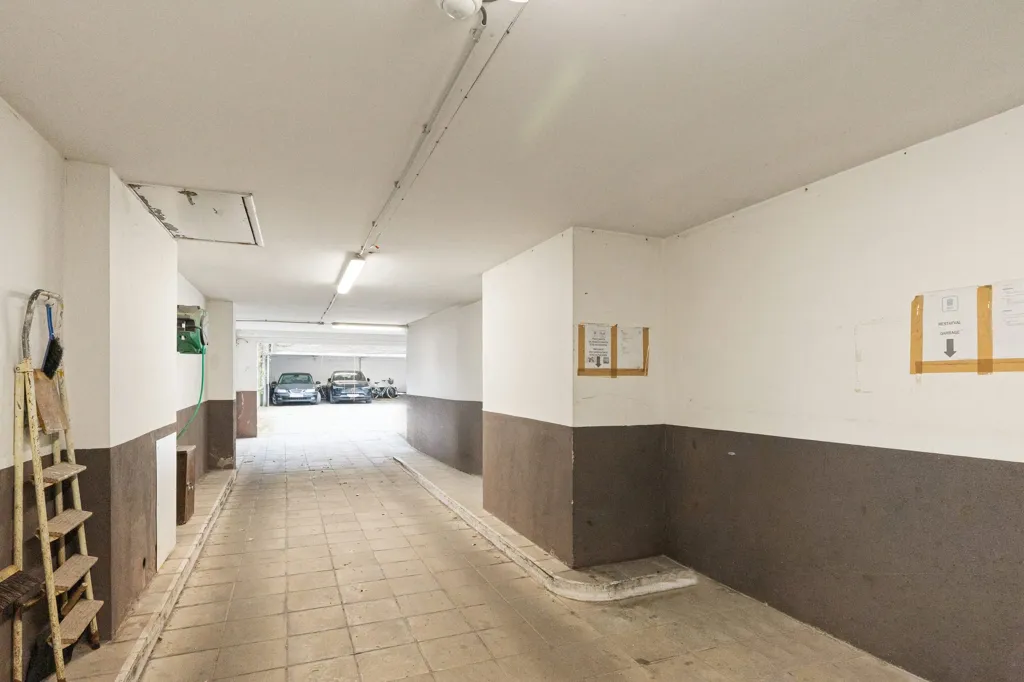 Garage - Renovated Flat with Terrace in Central Antwerp
