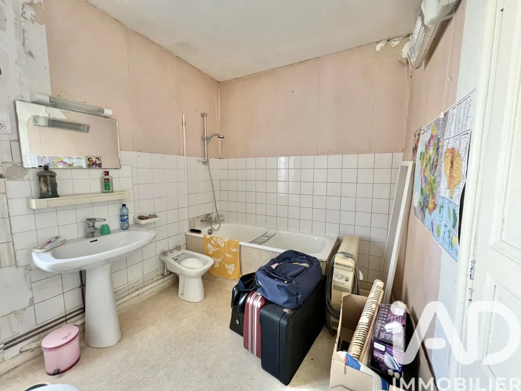 Salles de bain - Maison en Pierre avec Jardin à Thoiré-sur-Dinan