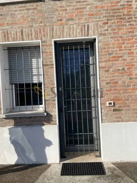 1-toaline ärihoone asukohas Ferrara